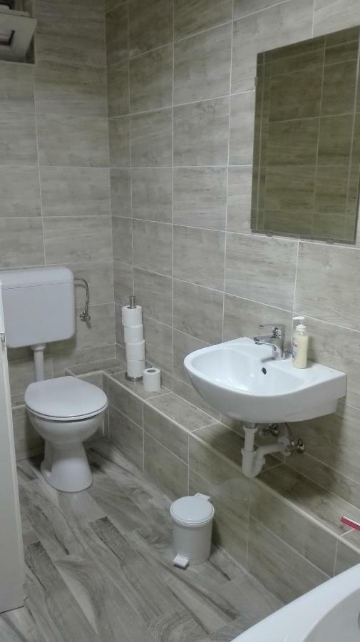 Baross Apartman Kaposvár エクステリア 写真