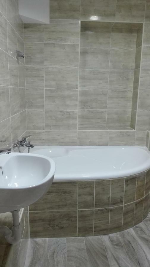 Baross Apartman Kaposvár エクステリア 写真